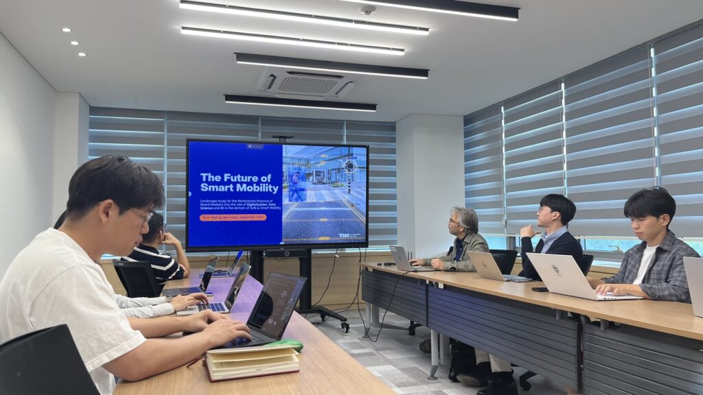 Smart Mobility Seminar with Dr. Olaf Op den Camp (TNO) - photos